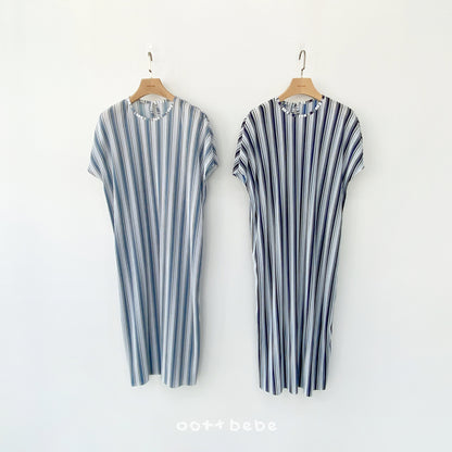 [PRE-ORDER] Twinkle Pleats Dress (Mom Couple)