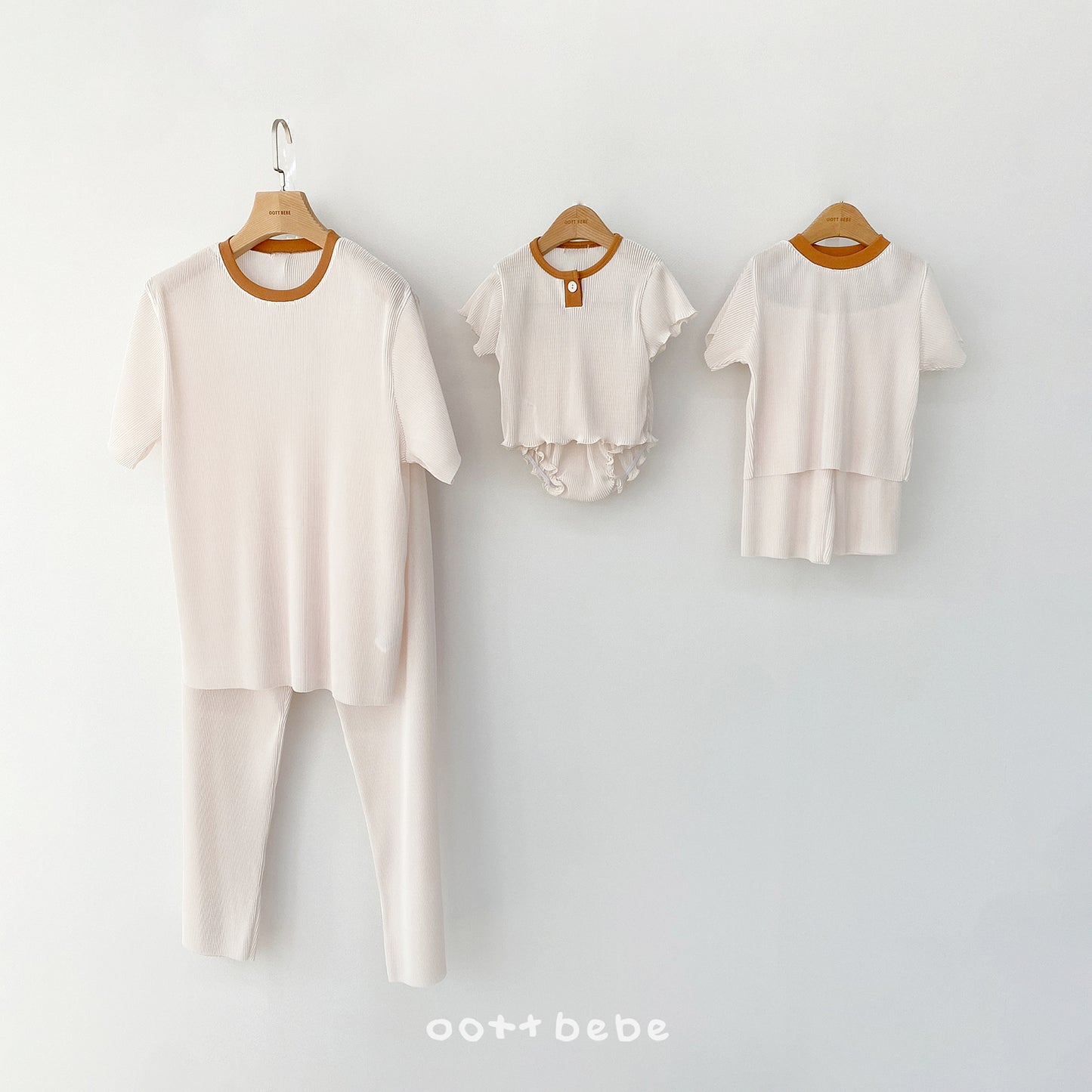 [PRE-ORDER] Barbie Pleats Top Bottom Set (Mom Couple)
