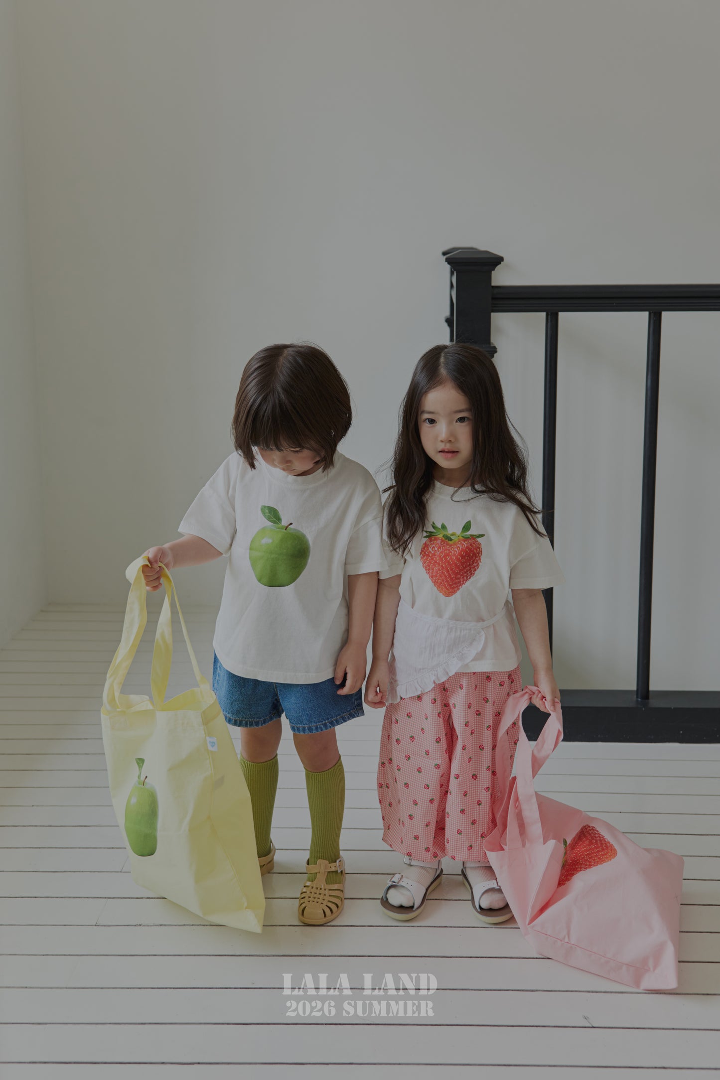 [PRE-ORDER] Berry Apple T-Shirts (Mom & Dad Couple)