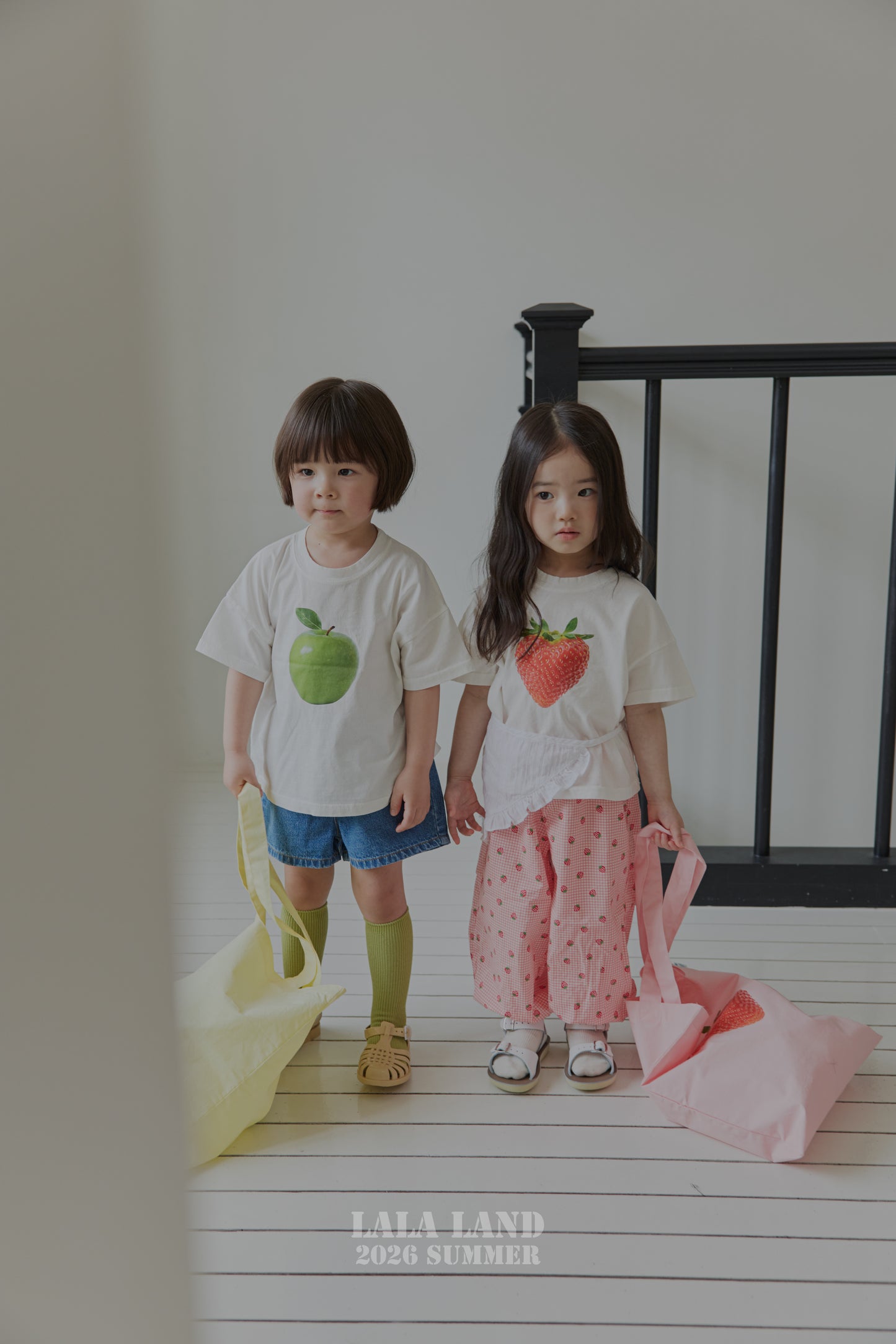 [PRE-ORDER] Berry Apple T-Shirts (Mom & Dad Couple)