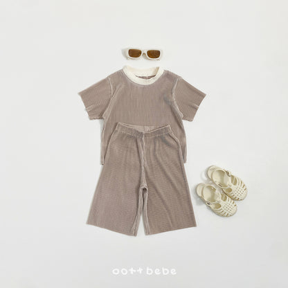 [PRE-ORDER] Barbie Pleats Top Bottom Set (Mom Couple)