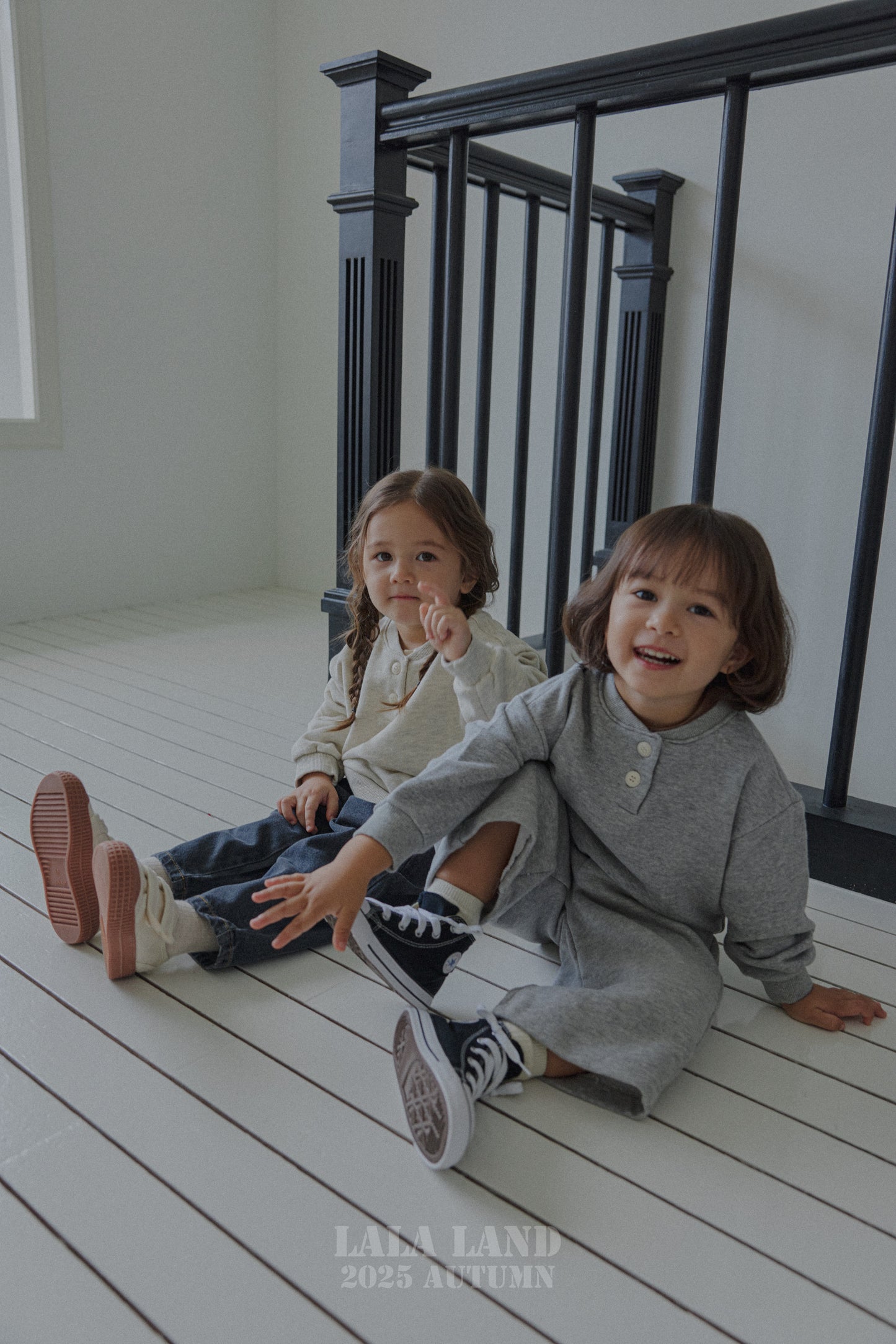 [PRE-ORDER] Button Sweatshirts