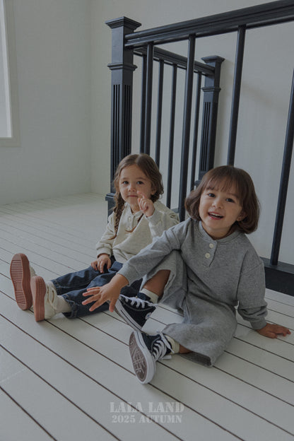 [PRE-ORDER] Button Sweatshirts