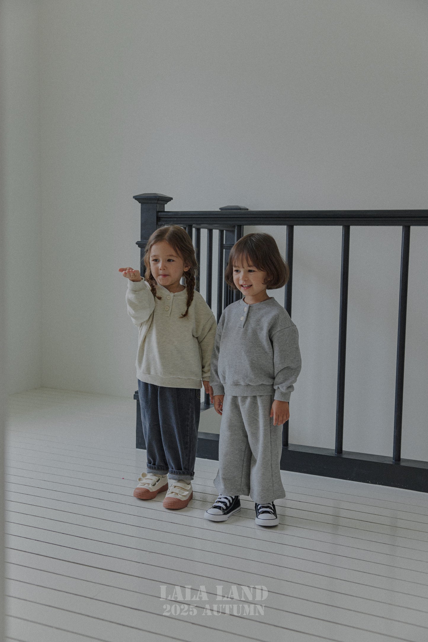 [PRE-ORDER] Button Sweatshirts