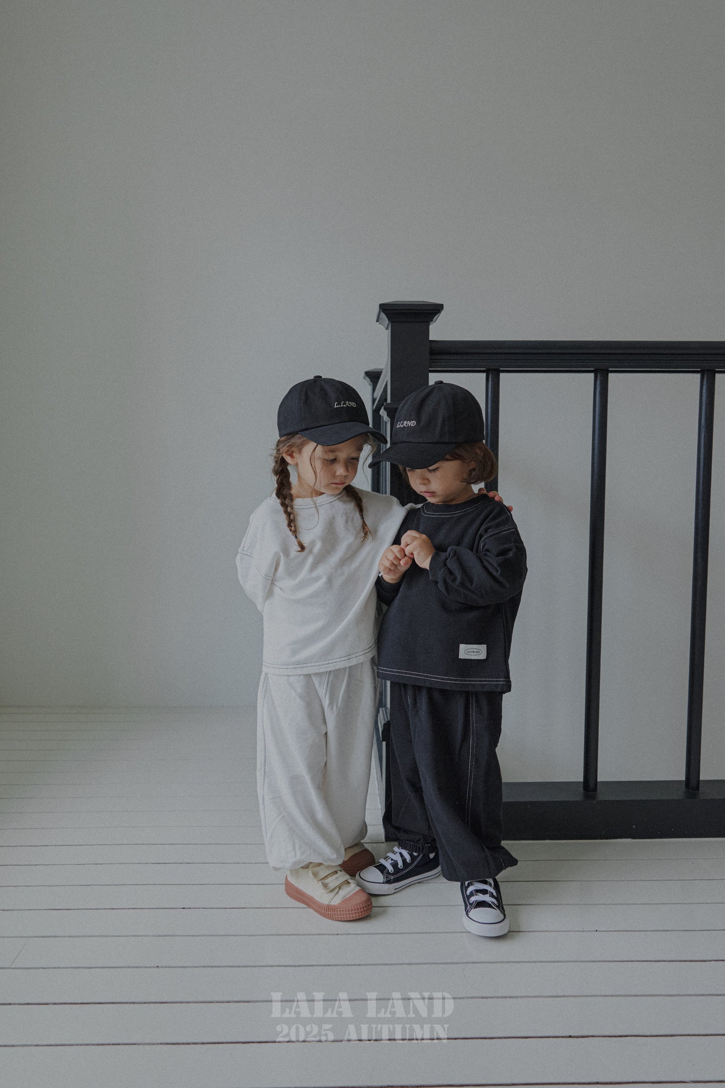 [PRE-ORDER] White&Black Sweatshirts