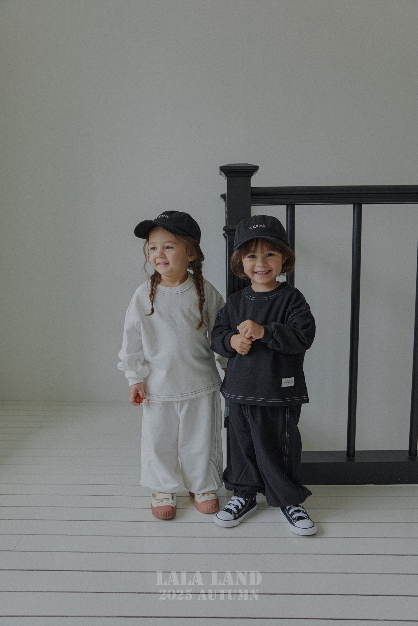 [PRE-ORDER] White&Black Sweatshirts