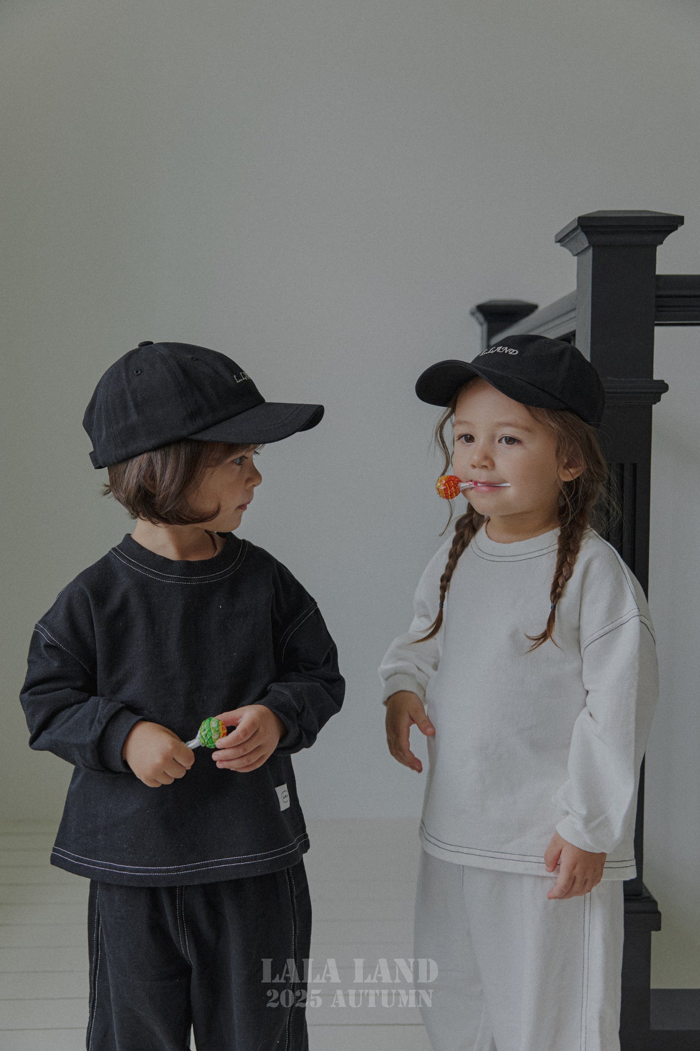 [PRE-ORDER] White&Black Sweatshirts