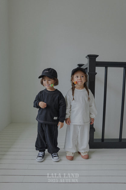 [PRE-ORDER] White&Black Sweatshirts