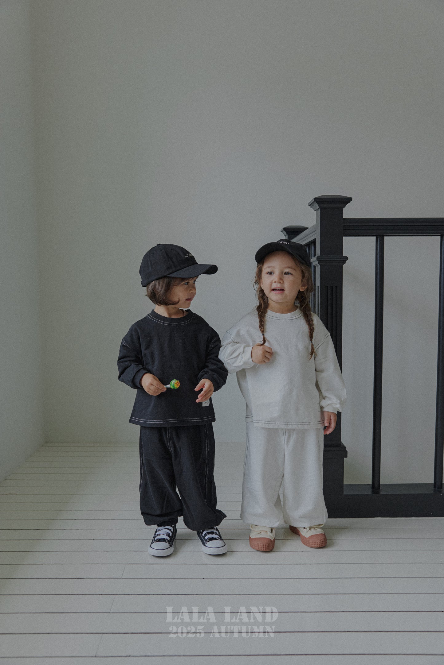 [PRE-ORDER] White&Black Sweatshirts
