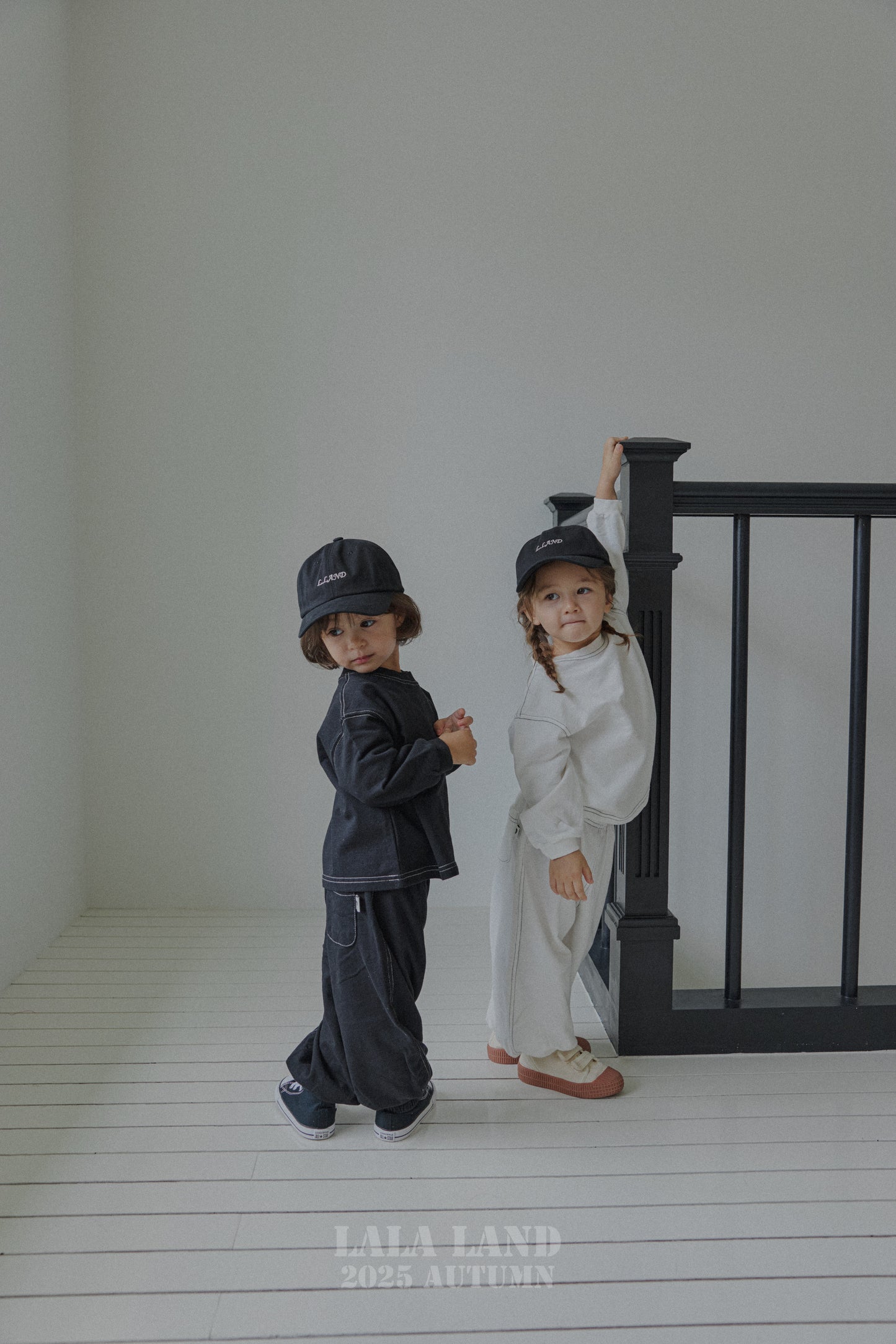 [PRE-ORDER] White&Black Sweatshirts