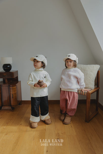 [PRE-ORDER] Loose Fit Chewy Turtleneck T-Shirts