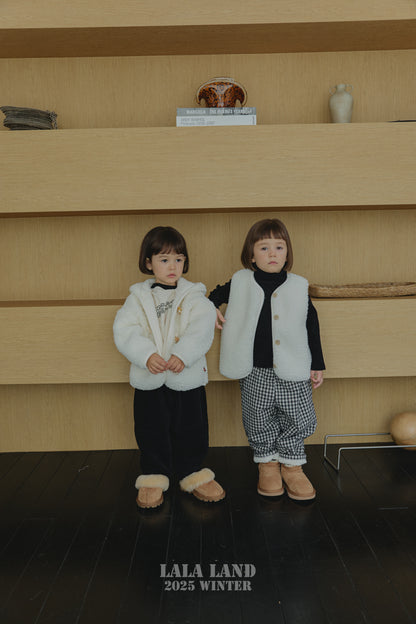 [PRE-ORDER] Check Boa Fur Pants