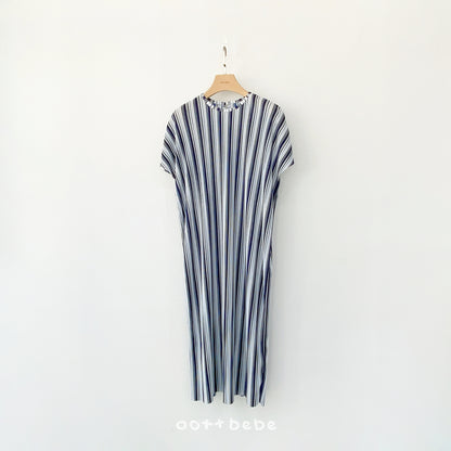 [PRE-ORDER] Twinkle Pleats Dress (Mom Couple)