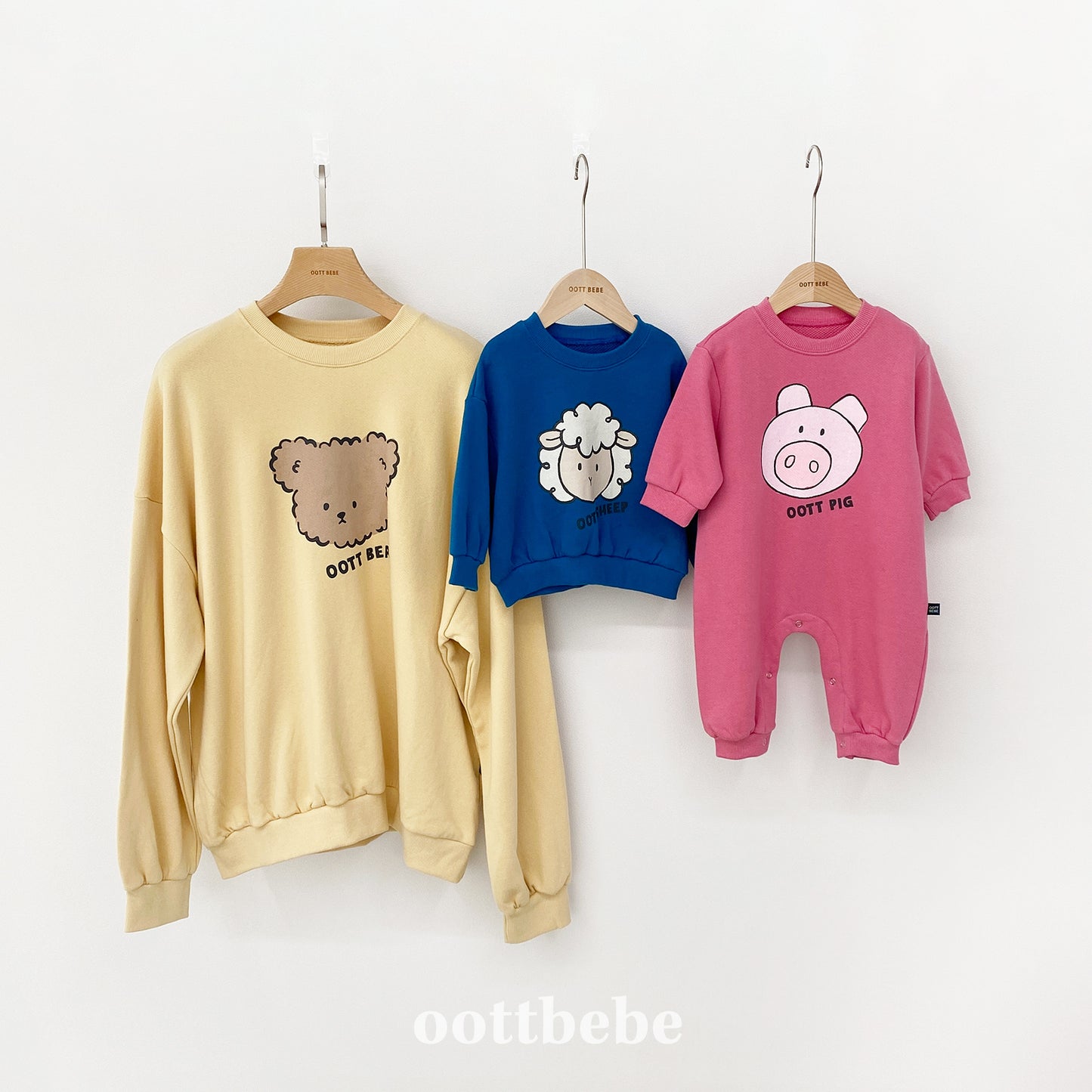 [PRE-ORDER] Friends Sweatshirts (Mom Couple)