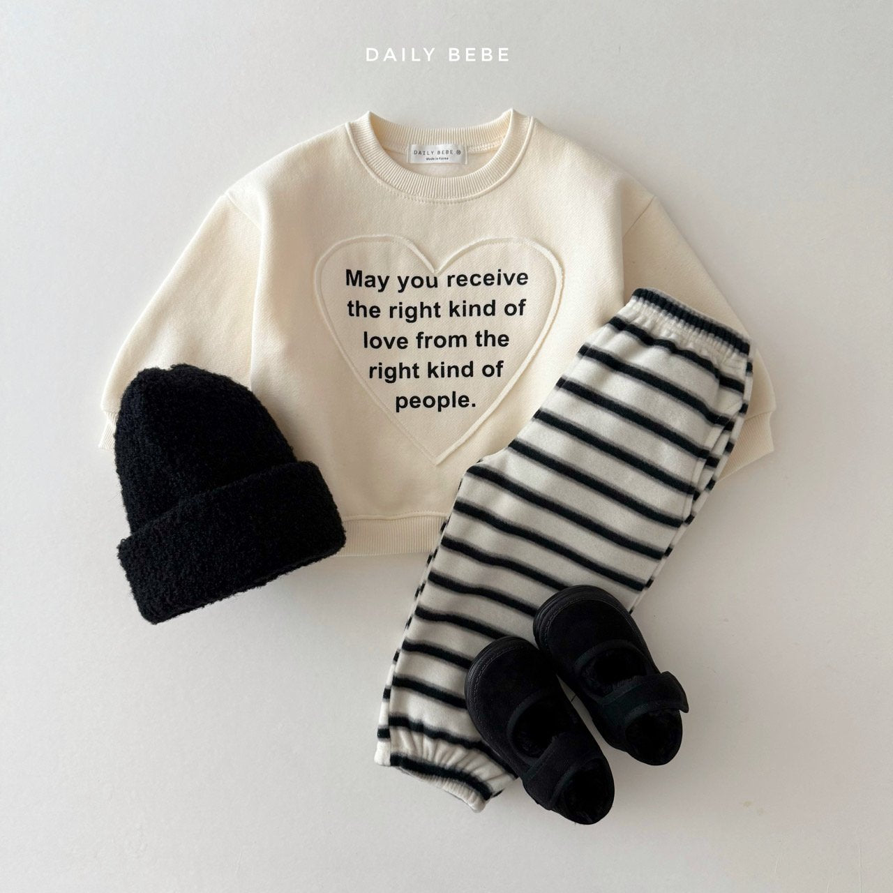 [PRE-ORDER] Heart Patch Sweatshirts