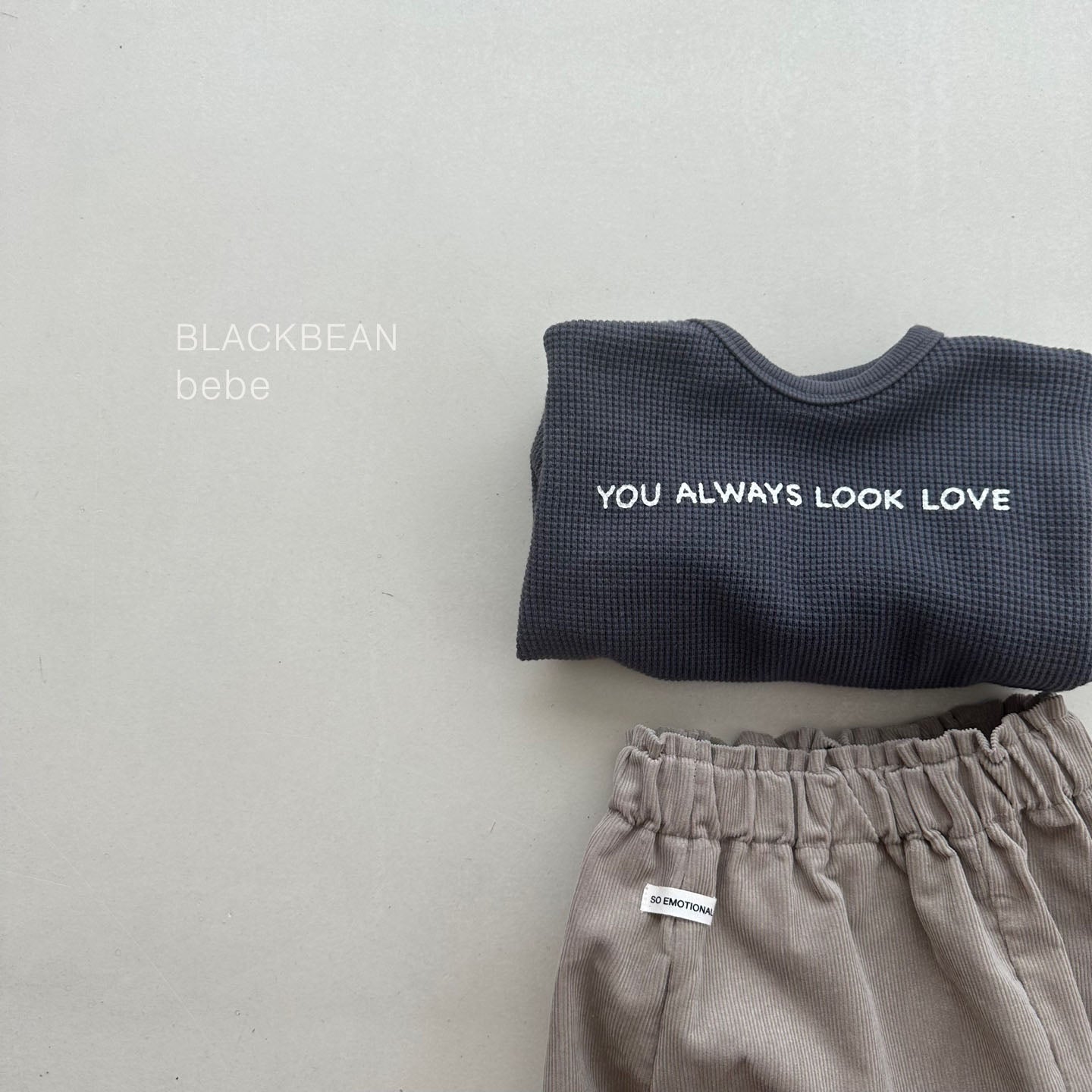 [PRE-ORDER] Looking Baby T-Shirts