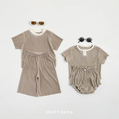 [PRE-ORDER] Barbie Pleats Top Bottom Set (Mom Couple)