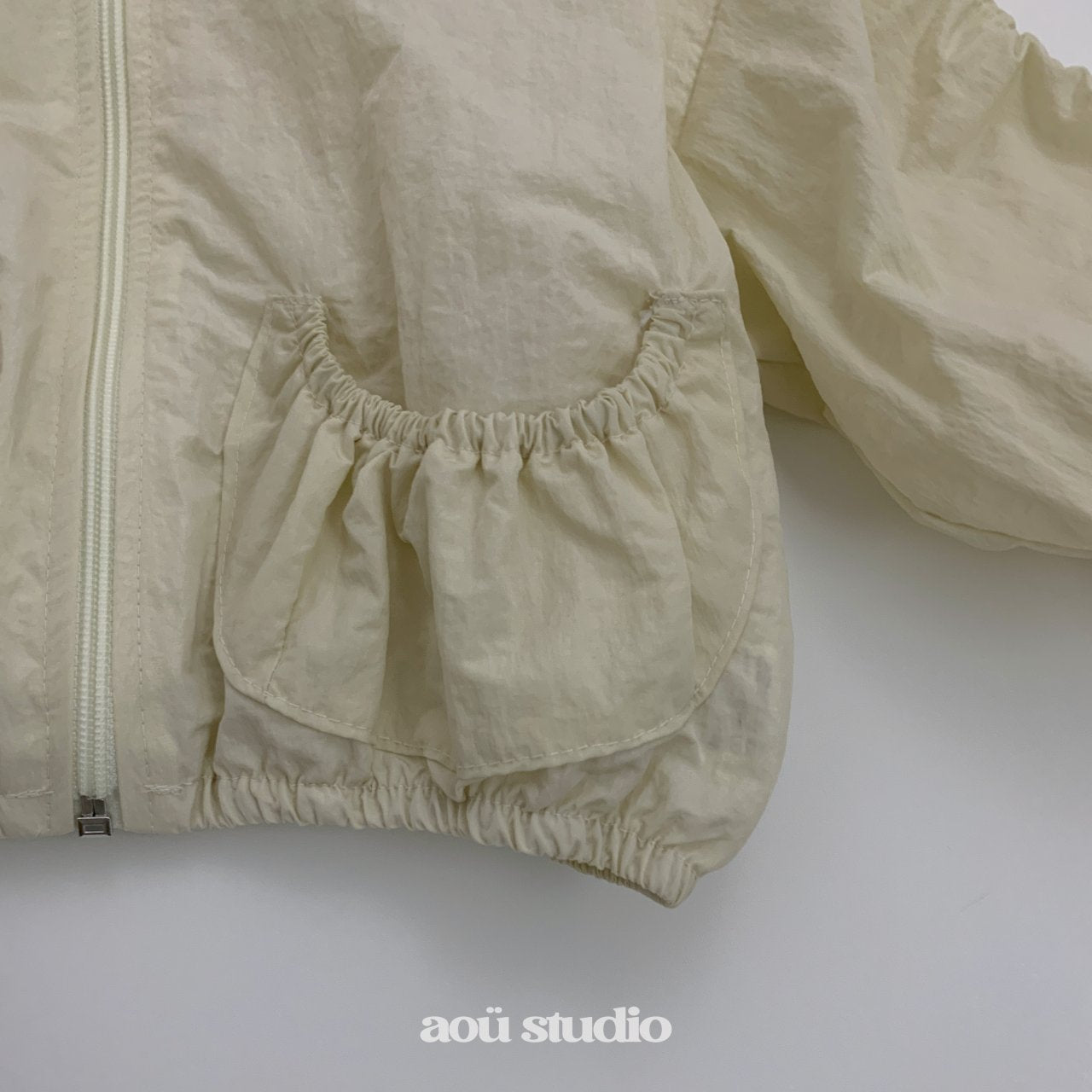 [PRE-ORDER] Shirring Windbreaker