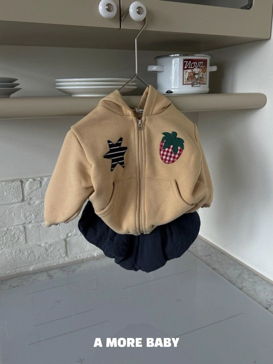[PRE-ORDER] Strawberry Star Hoodie Jacket