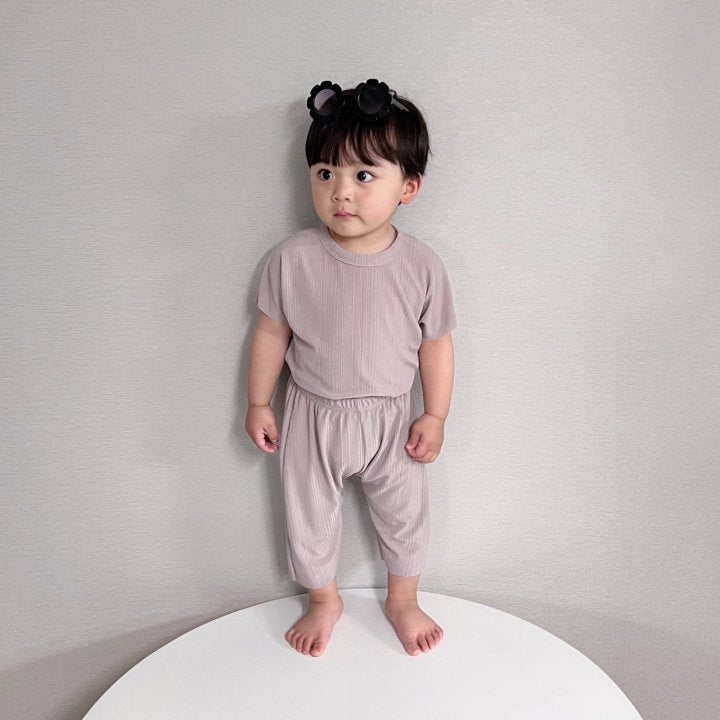 [PRE-ORDER] Cool Pleats Top Bottom Set
