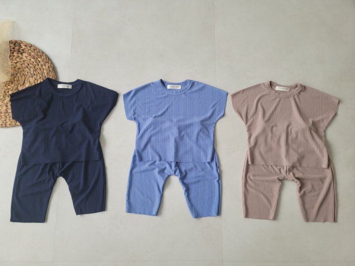 [PRE-ORDER] Cool Pleats Top Bottom Set