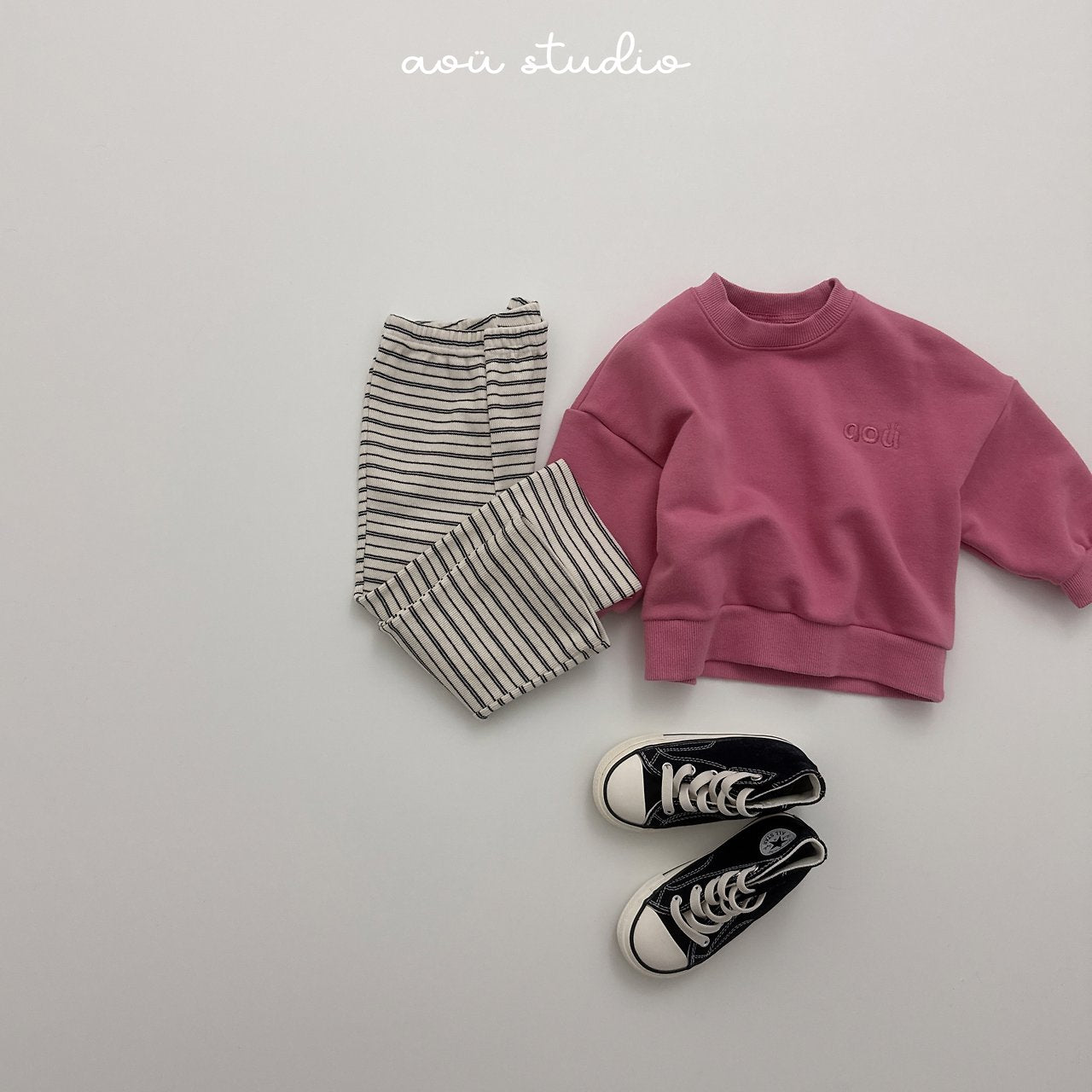 [PRE-ORDER] Snug Sweatshirts