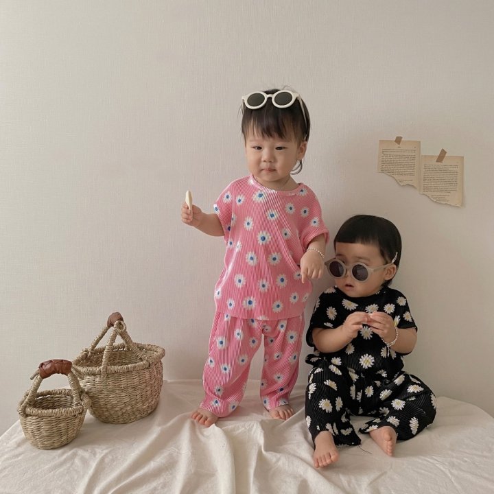 [PRE-ORDER] Daisy Pleats Top Bottom Set
