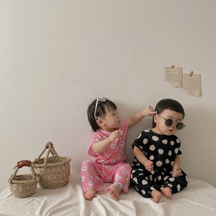 [PRE-ORDER] Daisy Pleats Top Bottom Set