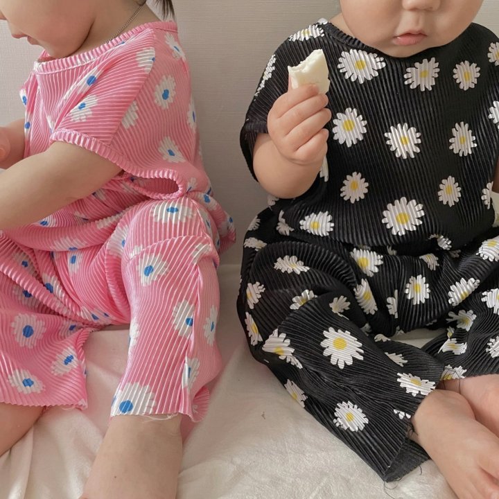[PRE-ORDER] Daisy Pleats Top Bottom Set