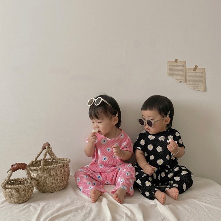 [PRE-ORDER] Daisy Pleats Top Bottom Set