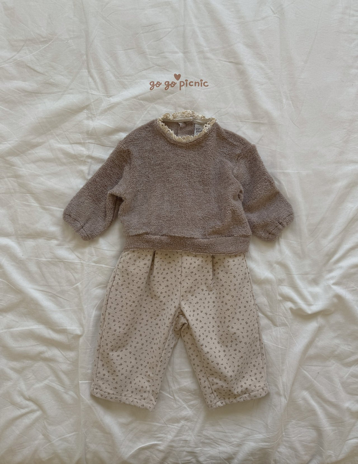 [PRE-ORDER] Pom Pom Knit Sweatshirts