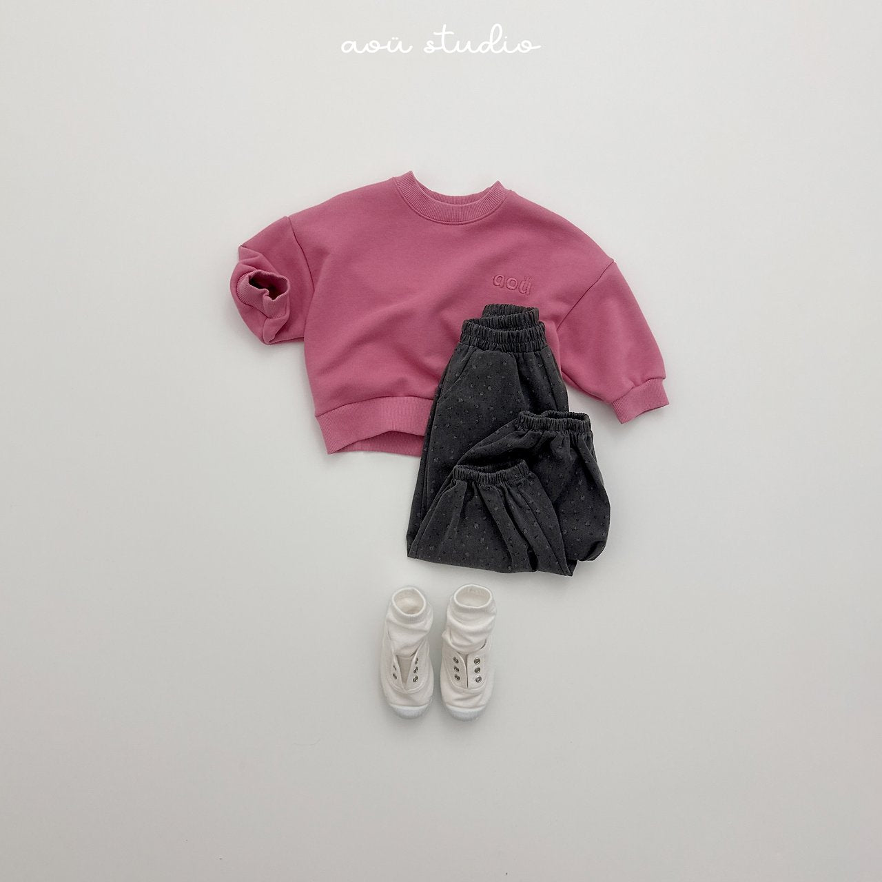 [PRE-ORDER] Snug Sweatshirts