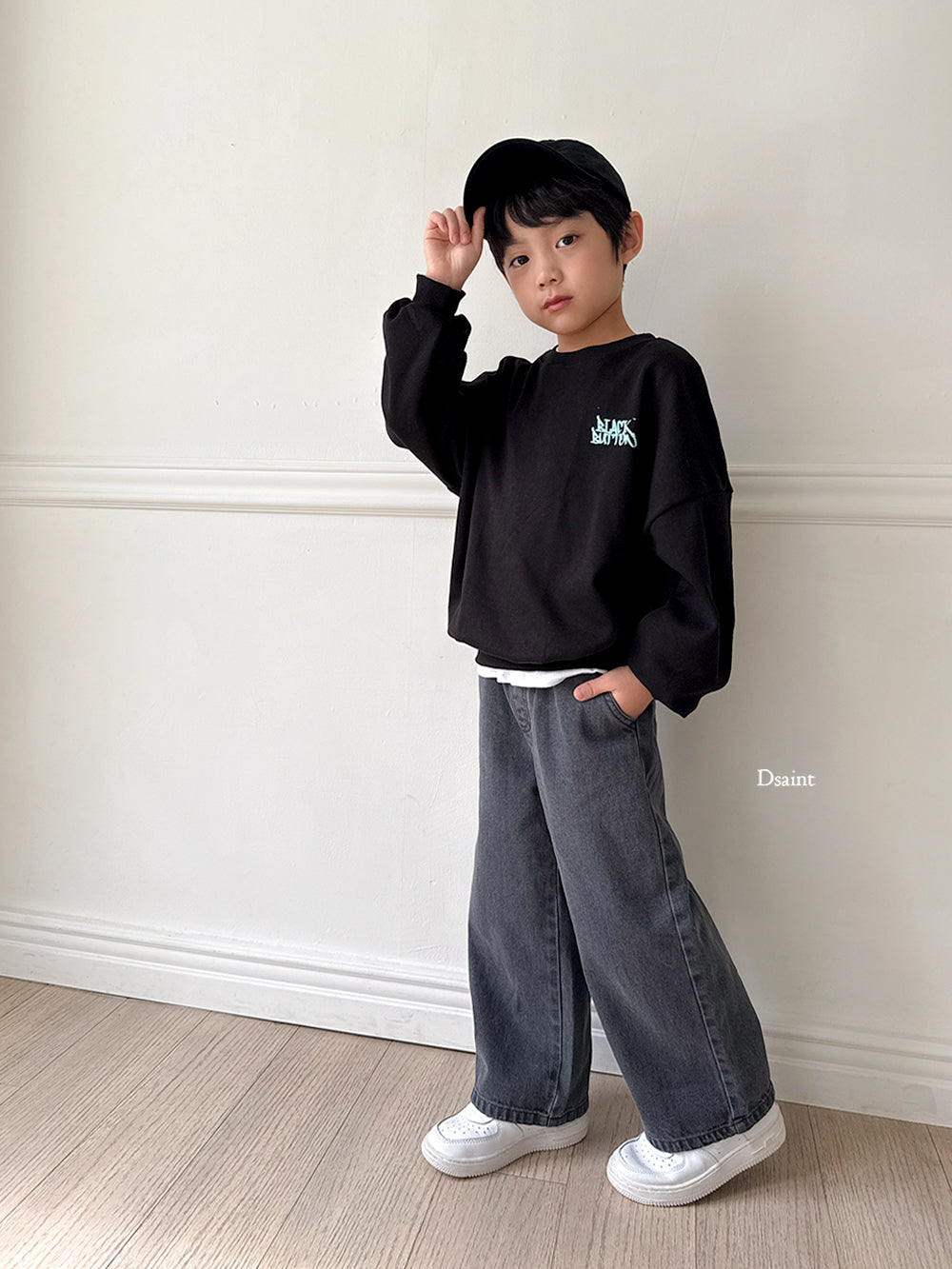 [PRE-ORDER] Black Button Sweatshirts
