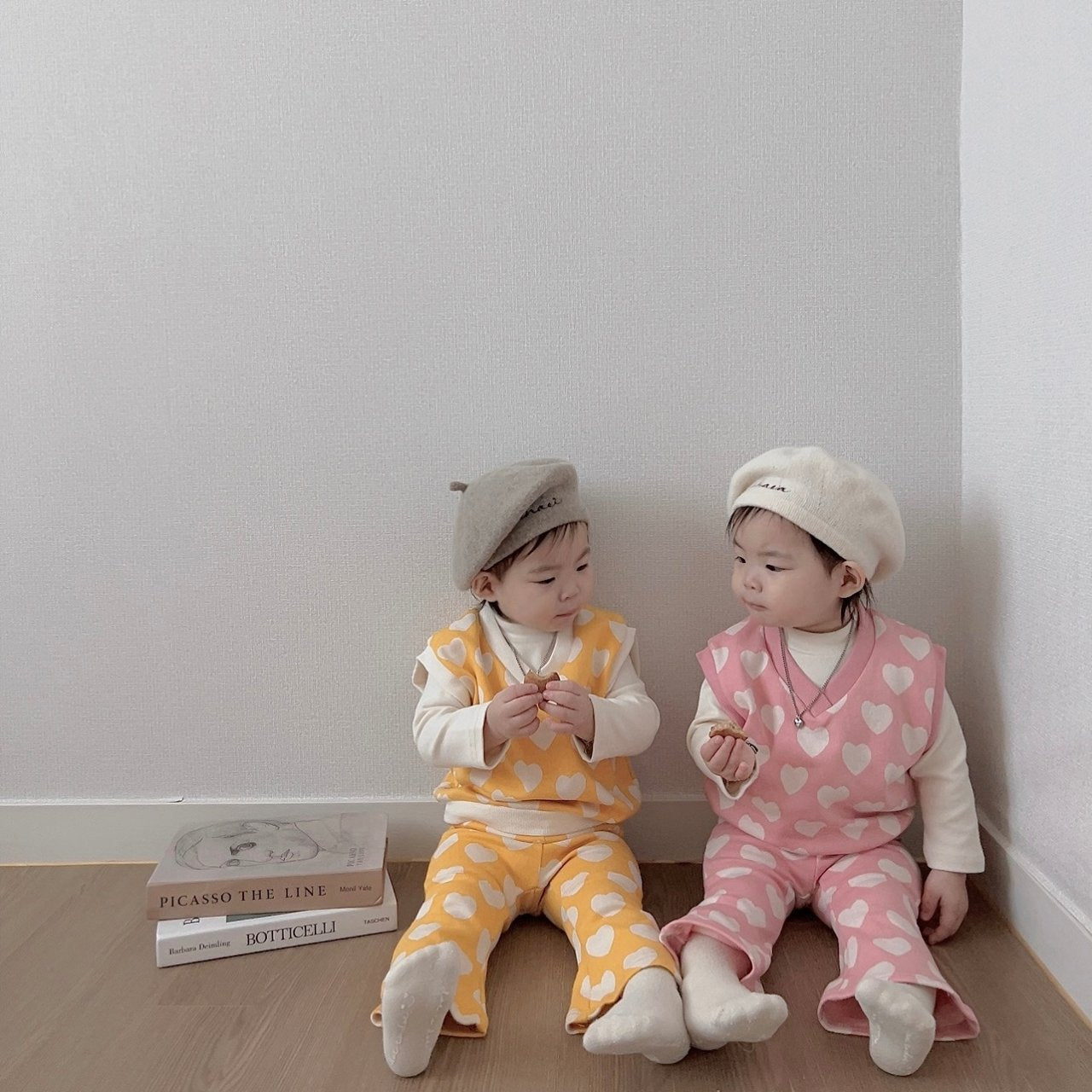 [PRE-ORDER] Heart Vest Bottom Set