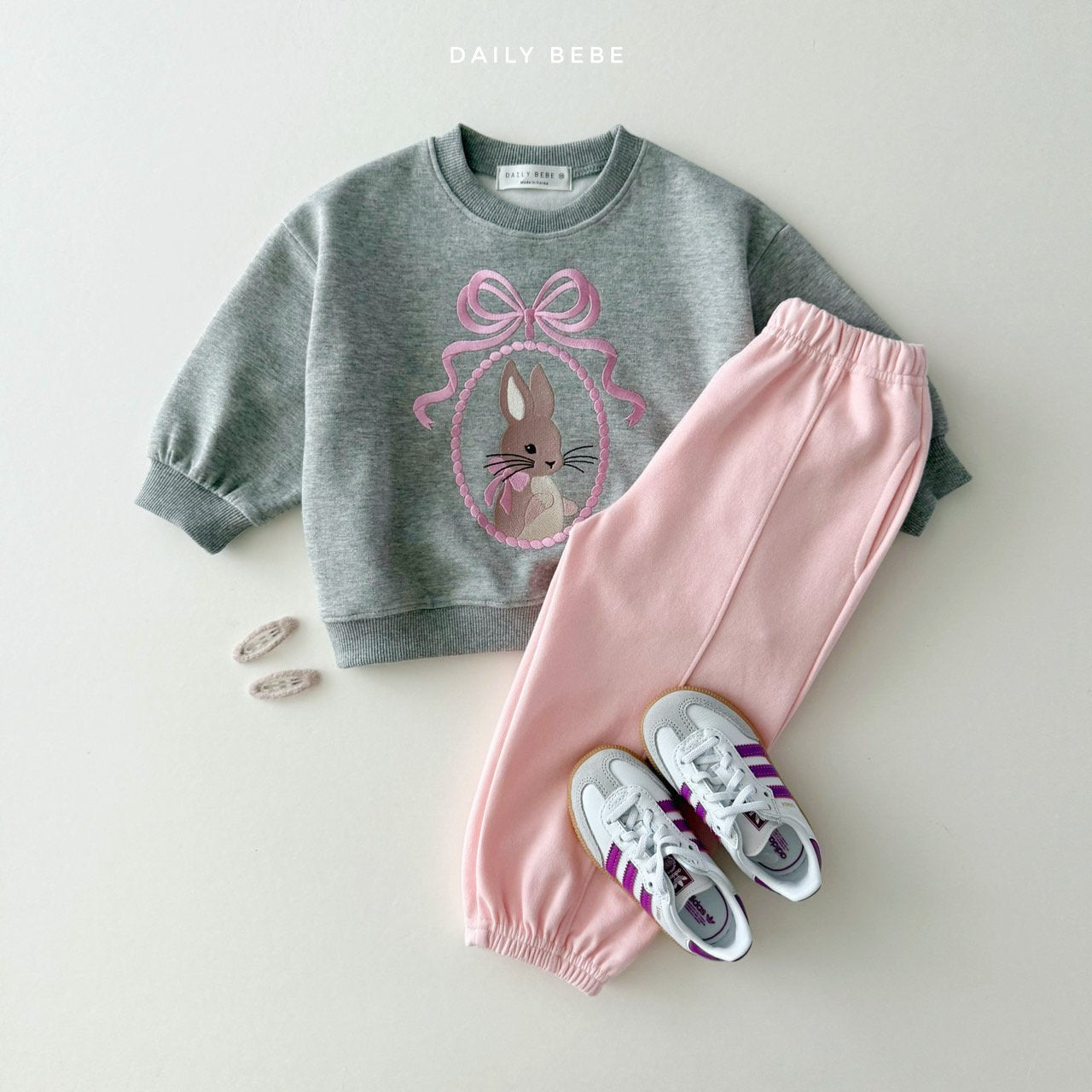 [PRE-ORDER] Rabbit Embroidery Sweatshirts