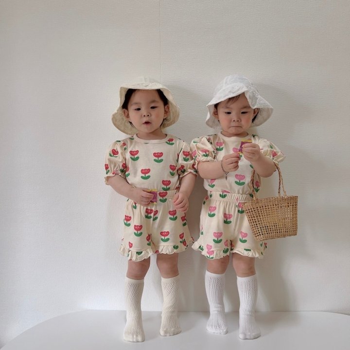 [PRE-ORDER] Tulip Frill Top Bottom Set