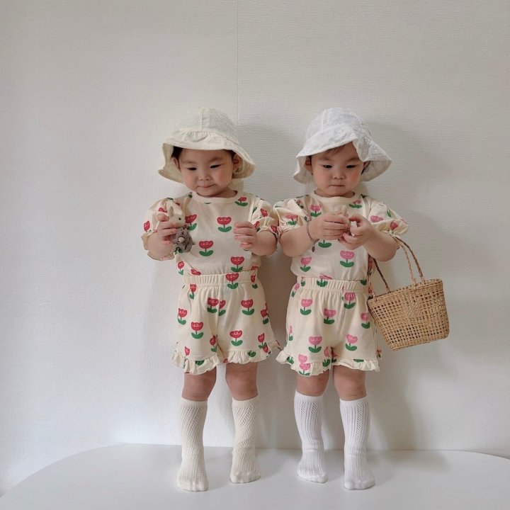 [PRE-ORDER] Tulip Frill Top Bottom Set