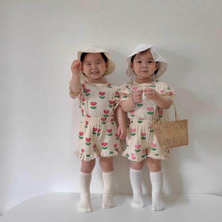 [PRE-ORDER] Tulip Frill Top Bottom Set
