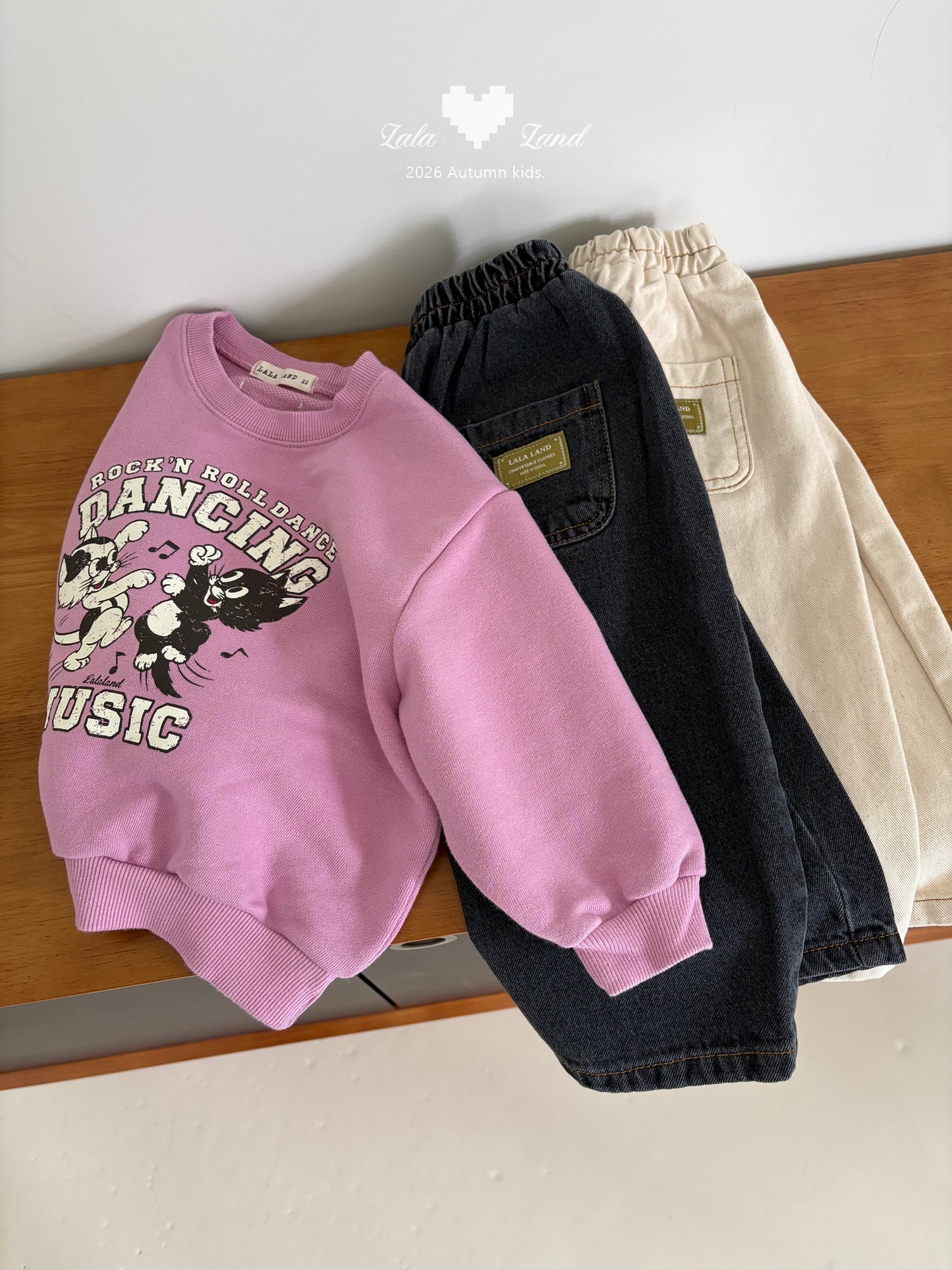 [PRE-ORDER] Wide Curved Denim Pants