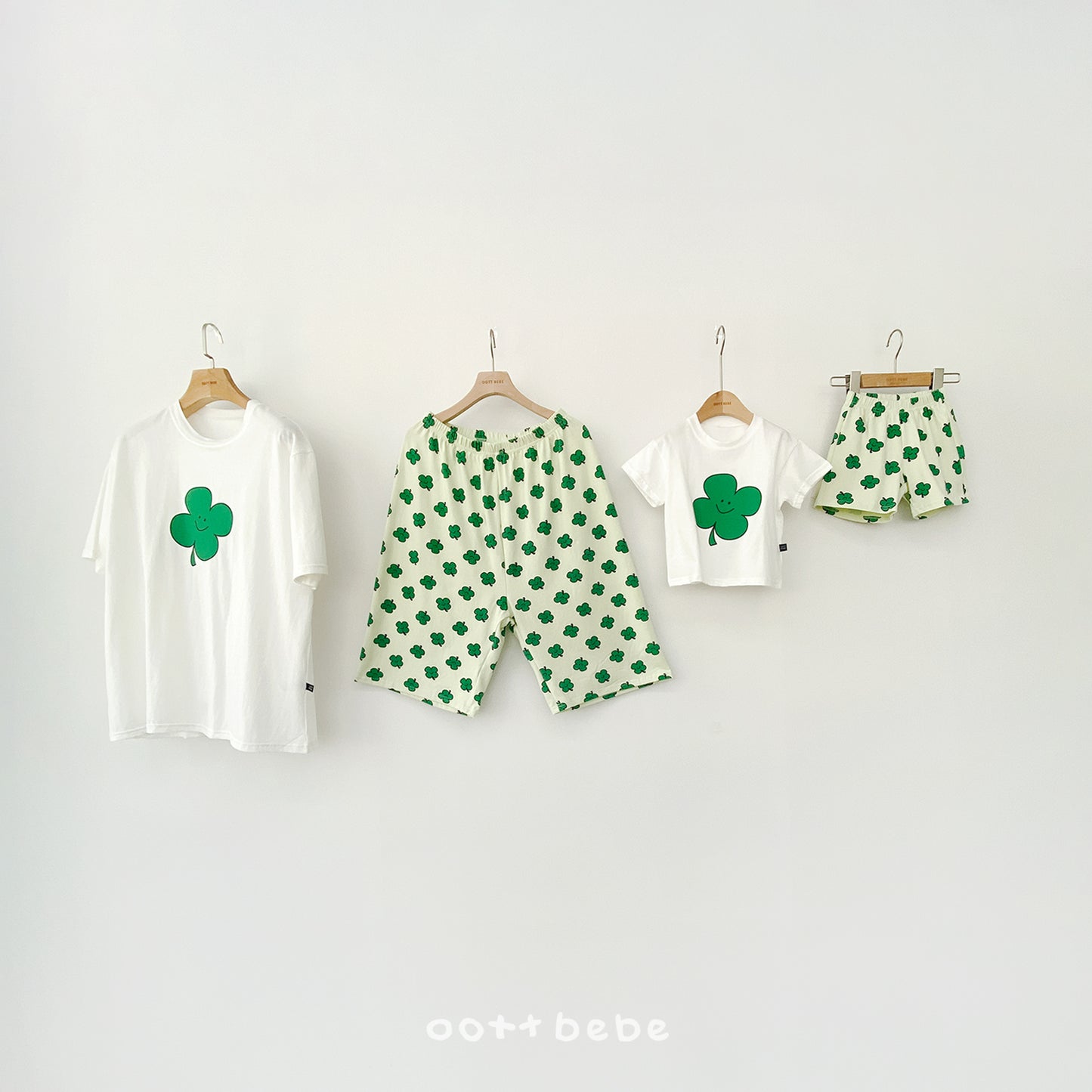[PRE-ORDER] Happy Friends Pants (Mom Couple)