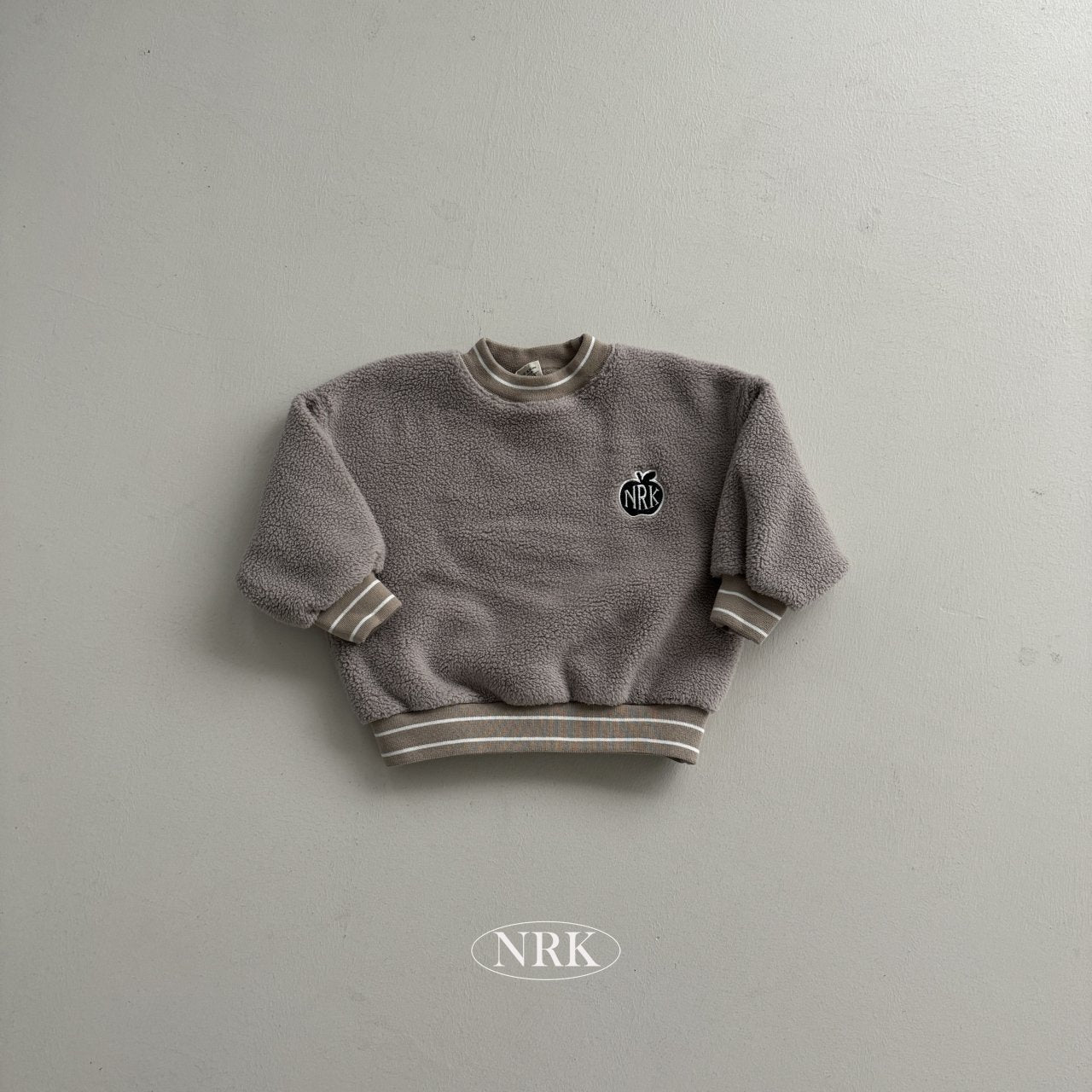 [PRE-ORDER] Apple Sherpa Sweatshirts