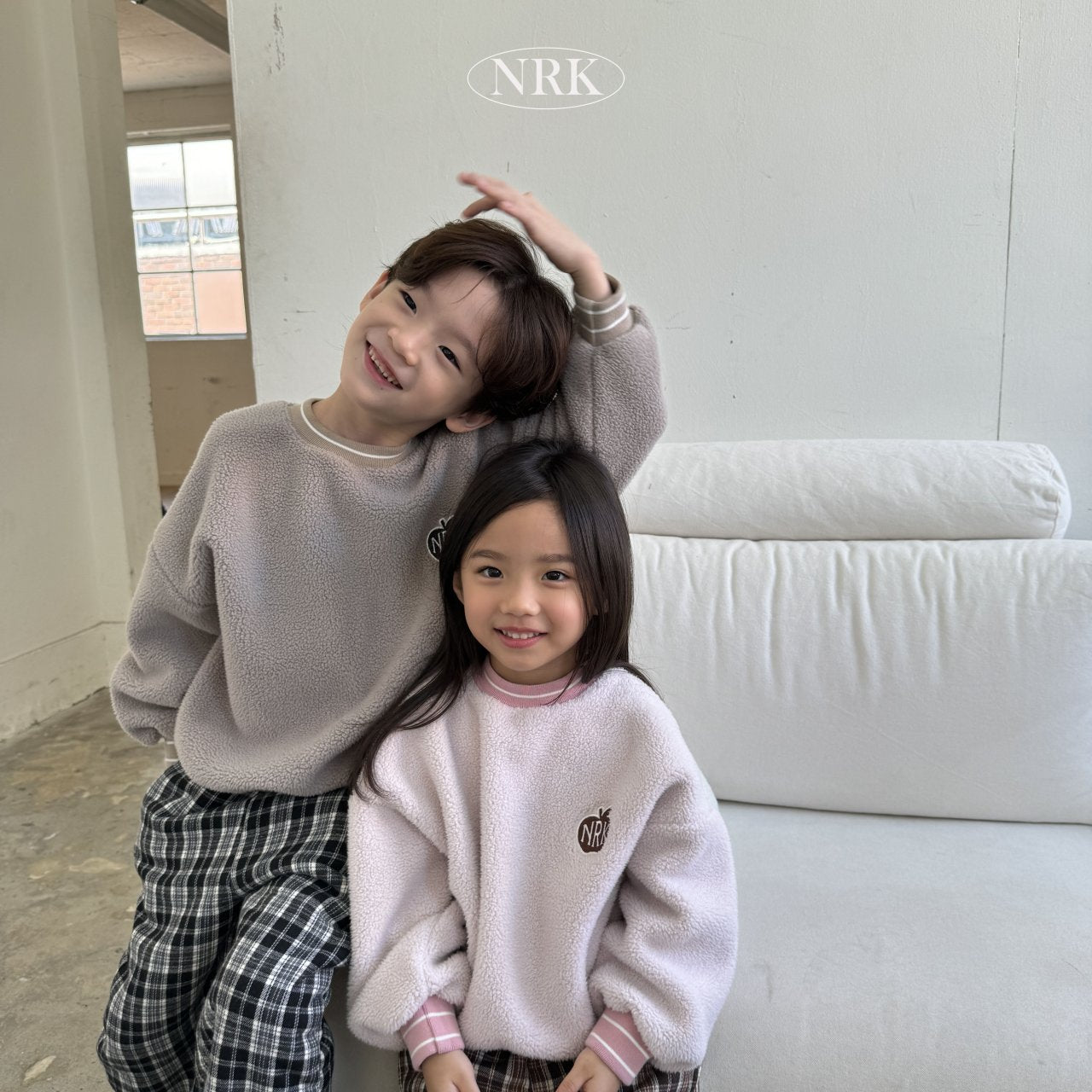 [PRE-ORDER] Apple Sherpa Sweatshirts