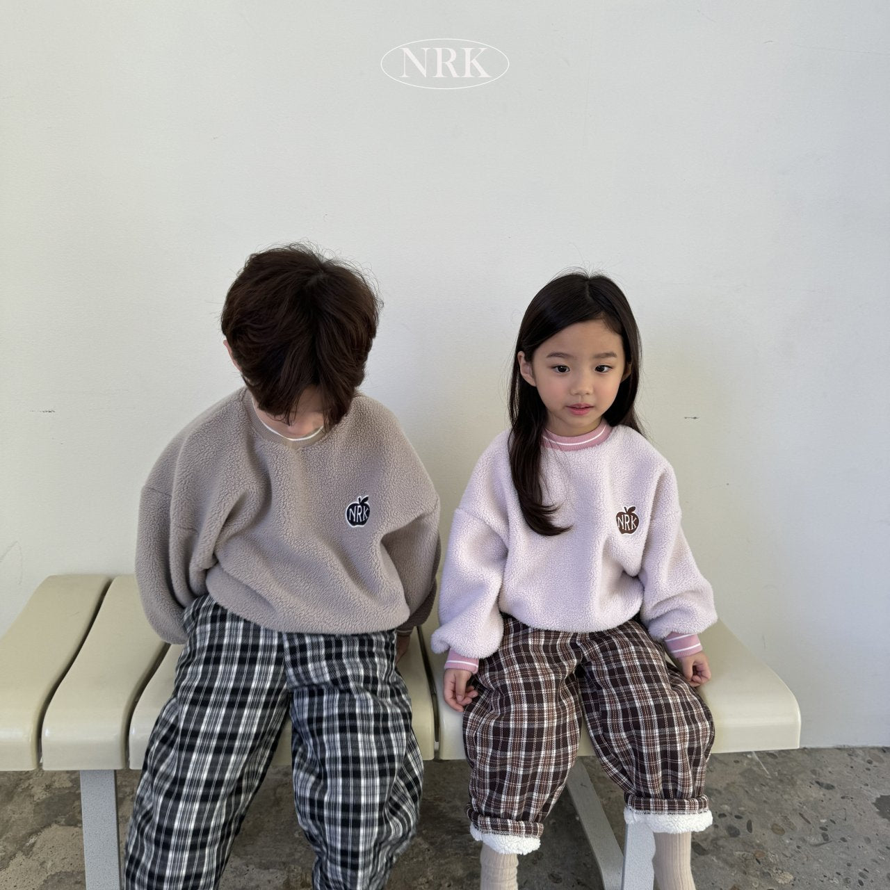 [PRE-ORDER] Apple Sherpa Sweatshirts