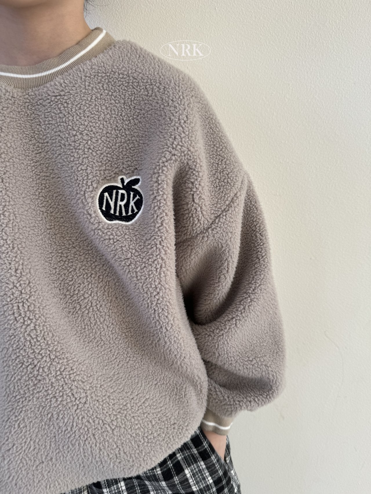 [PRE-ORDER] Apple Sherpa Sweatshirts