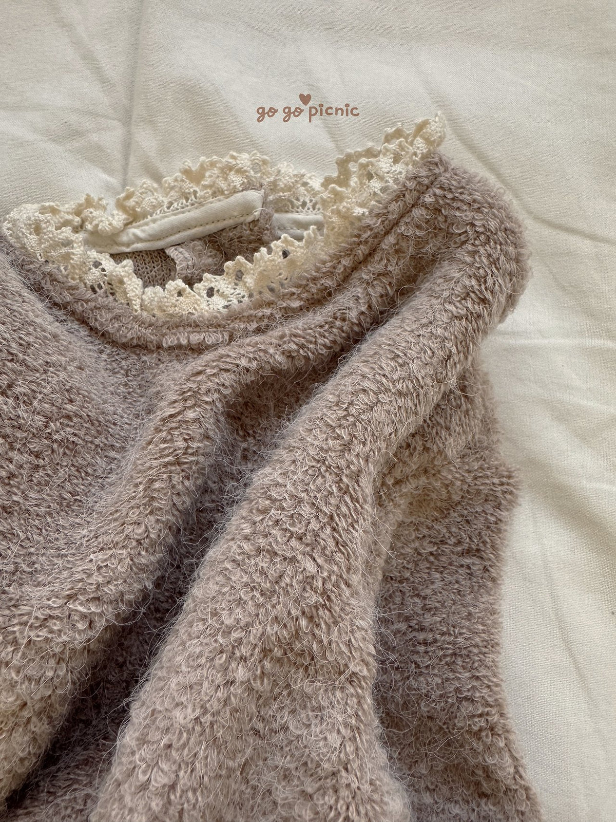 [PRE-ORDER] Pom Pom Knit Sweatshirts