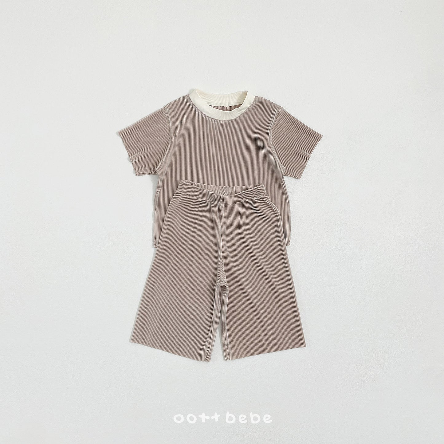 [PRE-ORDER] Barbie Pleats Top Bottom Set (Mom Couple)
