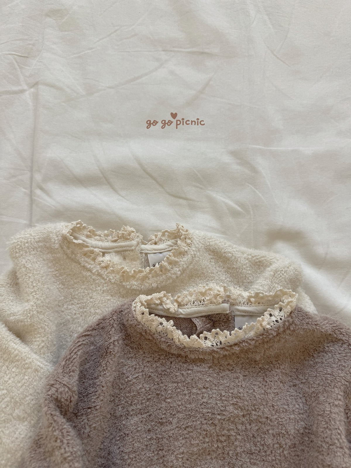 [PRE-ORDER] Pom Pom Knit Sweatshirts