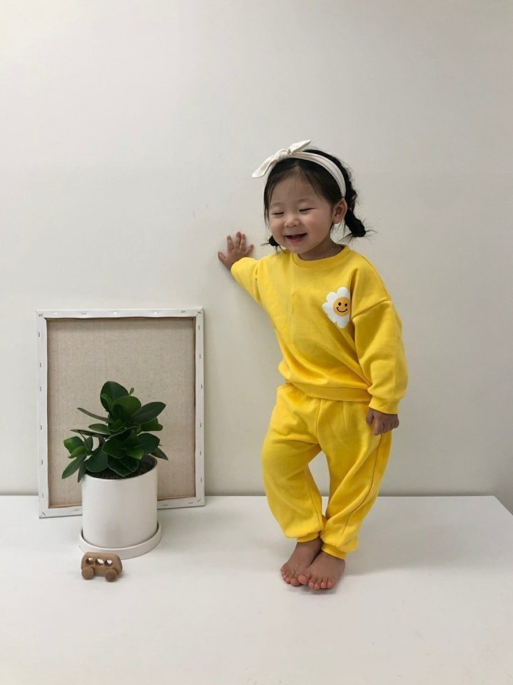 [PRE-ORDER] Daisy Smile Top Bottom Set