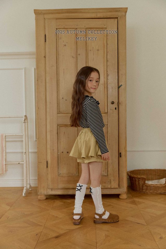 [PRE-ORDER] Lila Line Shorts