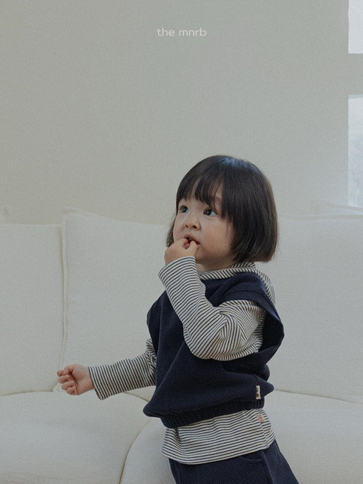 [PRE-ORDER] Little Hoodie T-Shirts